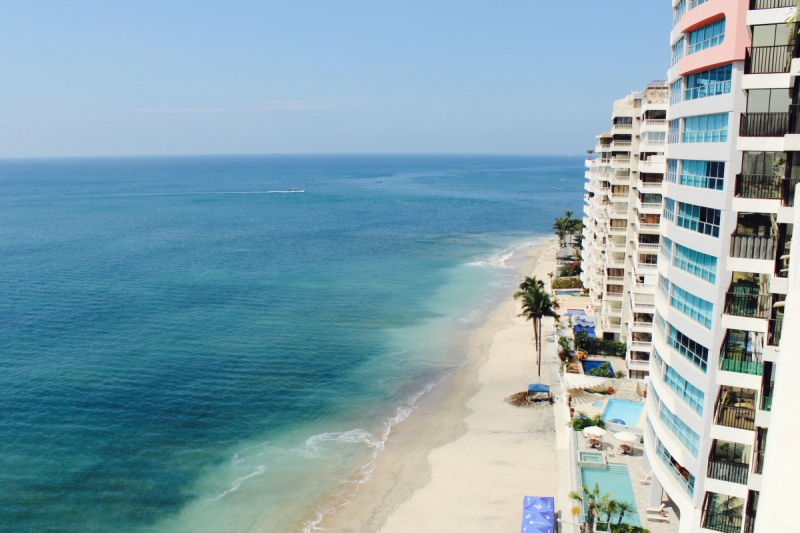 chambre-hote-VALDEROURE-min_beach_ocean_shore_hotel_palm_tree-33726